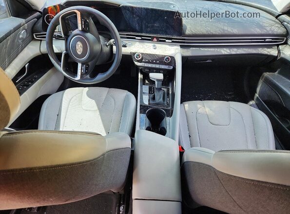 5NPLP4AG8PH110626 2023 HYUNDAI ELANTRA Silver Dashboard view