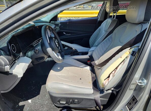 5NPLP4AG8PH110626 2023 HYUNDAI ELANTRA Silver Front interior view