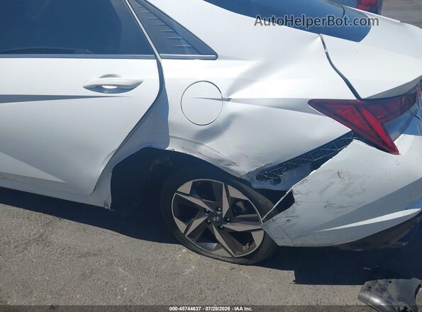 5NPLP4AGXNH078808 2022 HYUNDAI ELANTRA White Widok z przodu