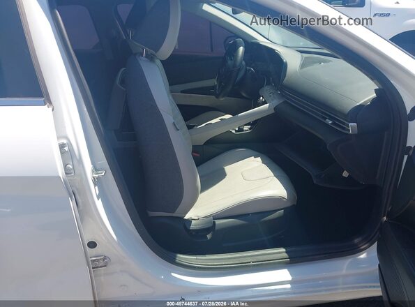 5NPLP4AGXNH078808 2022 HYUNDAI ELANTRA White Widok wnętrza z przodu