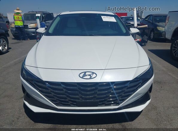 5NPLP4AGXNH078808 2022 HYUNDAI ELANTRA White Widok zestawu wskaźników