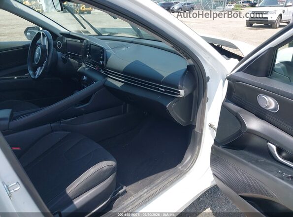 5NPLS4AG0NH077939 2022 HYUNDAI ELANTRA Белый Вид салона спереди