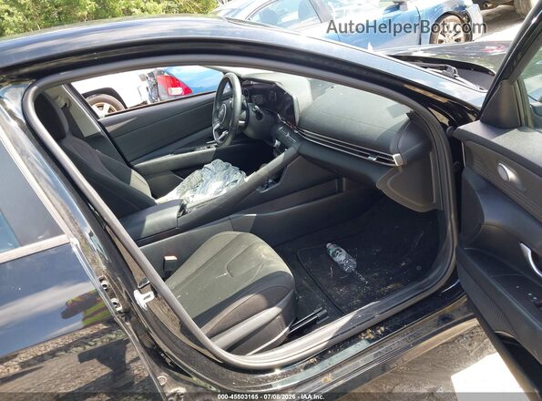5NPLS4AG0PH106620 2023 HYUNDAI ELANTRA Black Вид салону спереду