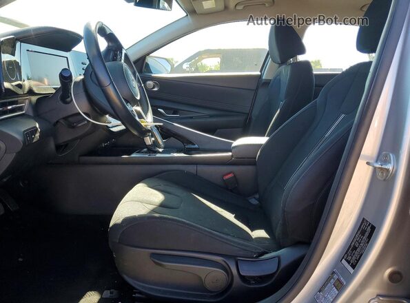 5NPLS4AG1NH059353 2022 HYUNDAI ELANTRA Silver Вид салону спереду
