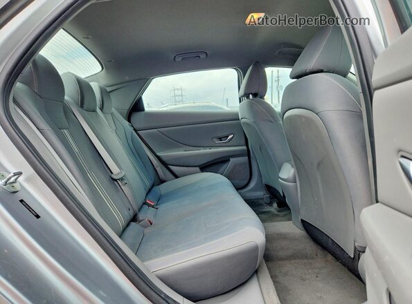 5NPLS4AG1PH098527 2023 HYUNDAI ELANTRA Silver Հետևի նստատեղերի տեսք