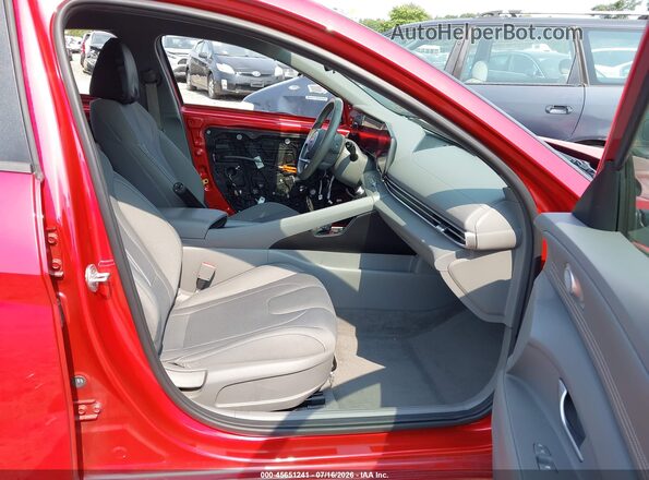 5NPLS4AG1PH102060 2023 HYUNDAI ELANTRA Красный Вид салона спереди