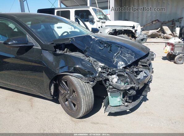 5NPLS4AG2NH074539 2022 HYUNDAI ELANTRA Black Widok z przodu