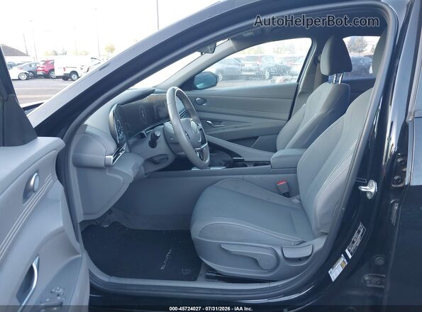 5NPLS4AG2PH096074 2023 HYUNDAI ELANTRA Black Սալոնի դիմացի տեսք