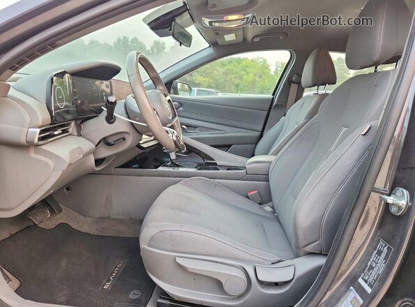 5NPLS4AG4PH107916 2023 HYUNDAI ELANTRA Charcoal წინა სალონის ხედი