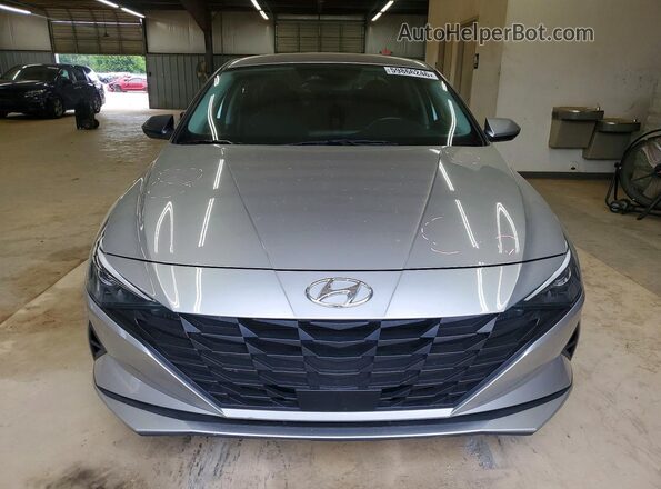 5NPLS4AG6NH069179 2022 HYUNDAI ELANTRA Серебряный Вид спереди