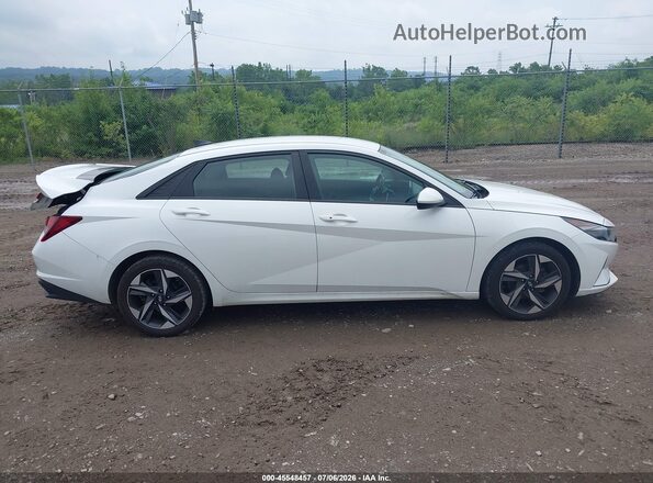 5NPLS4AG7PH088469 2023 HYUNDAI ELANTRA White Widok wnętrza z tyłu