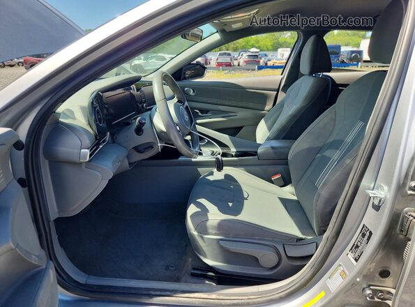 5NPLS4AG9NH074473 2022 HYUNDAI ELANTRA Silver Вид салону спереду