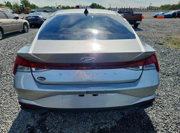 5NPLS4AG9NH074473 2022 HYUNDAI ELANTRA Silver Вид ззаду