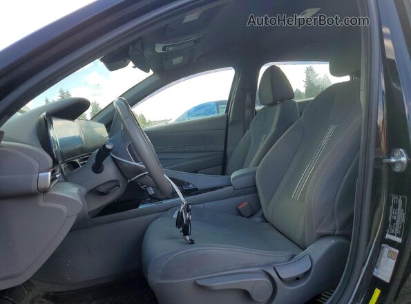 5NPLS4AG9PH091390 2023 HYUNDAI ELANTRA Черный Вид салона спереди