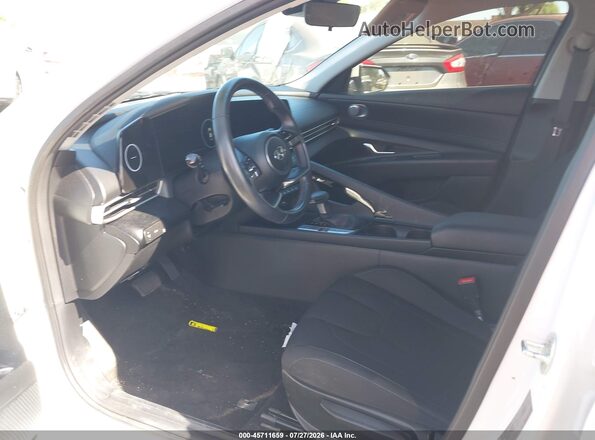 5NPLS4AG9PH097268 2023 HYUNDAI ELANTRA White Սալոնի դիմացի տեսք