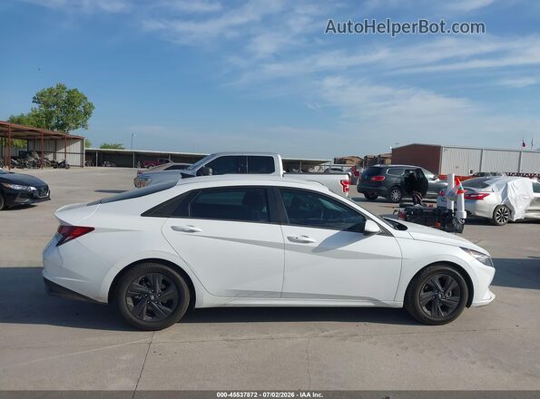 5NPLS4AGXMH035731 2021 HYUNDAI ELANTRA White Widok wnętrza z tyłu