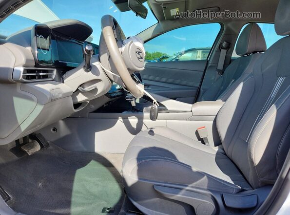 5NPLS4AGXNH057343 2022 HYUNDAI ELANTRA White წინა სალონის ხედი
