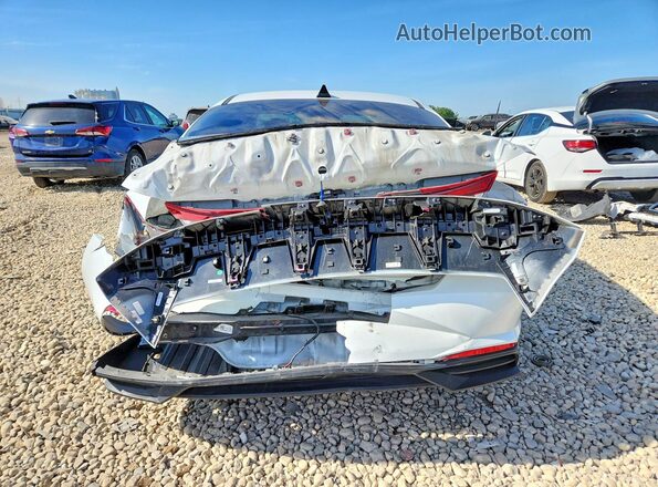 5NPLS4AGXNH057343 2022 HYUNDAI ELANTRA White უკანა ხედი