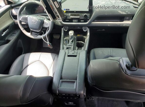 5TDAAAA50TS043904 2026 TOYOTA GRAND Blue Widok deski rozdzielczej