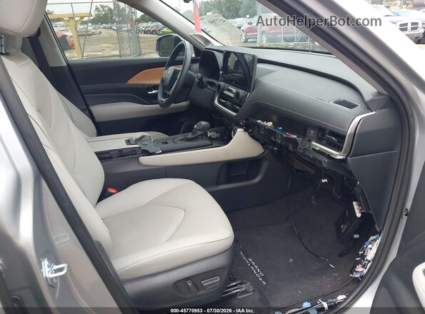 5TDAAAA55RS010678 2024 TOYOTA GRAND HIGHLANDER Silver Front interior view
