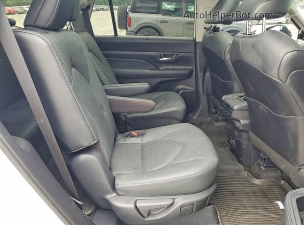 5TDAAAA57SS031960 2025 TOYOTA GRAND White Rear interior view
