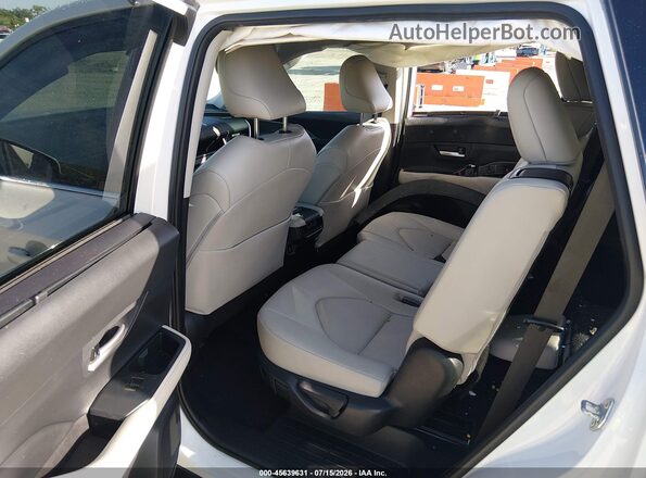5TDAAAA59RS001580 2024 TOYOTA GRAND HIGHLANDER White Вид наклейки з VIN-кодом