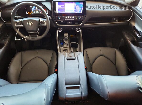 5TDAAAA5XRS015925 2024 TOYOTA GRAND Silver Vista del salpicadero