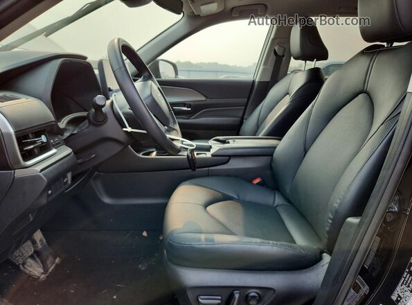 5TDAAAA5XSS025425 2025 TOYOTA GRAND Black Vista interior delantera
