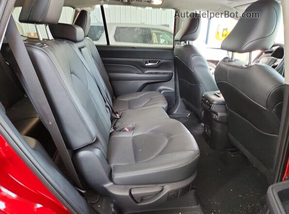 5TDAAAB50SS087382 2025 TOYOTA GRAND Red Սալոնի հետևի տեսք