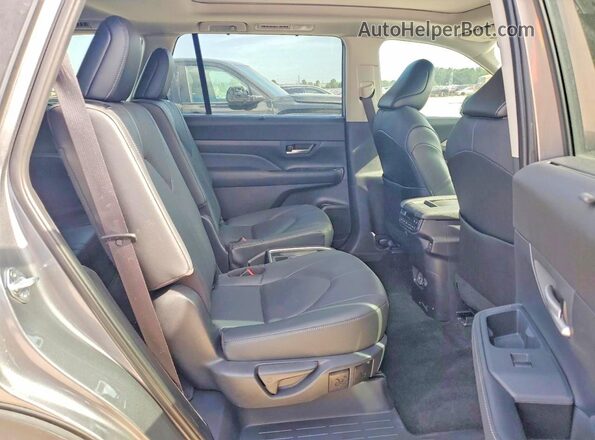 5TDAAAB51SS092235 2025 TOYOTA GRAND Gray უკანა სალონის ხედი