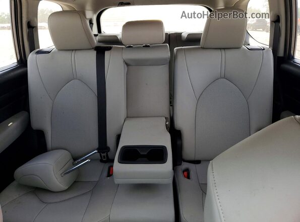 5TDAAAB52TS113160 2026 TOYOTA GRAND Blue Rear seats view
