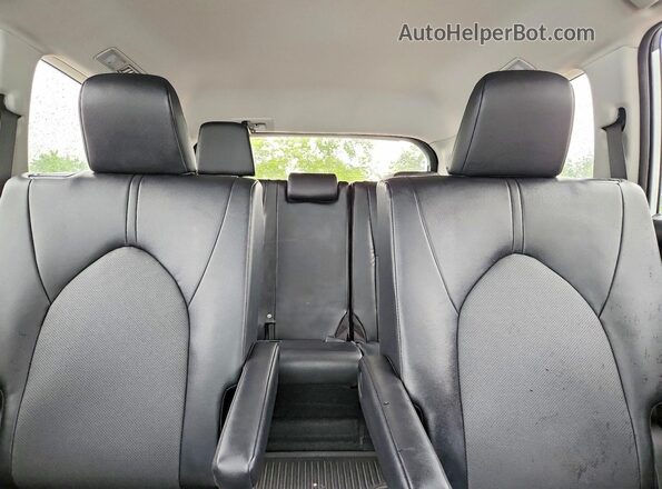 5TDAAAB53RS012265 2024 TOYOTA GRAND White Vista de los asientos traseros