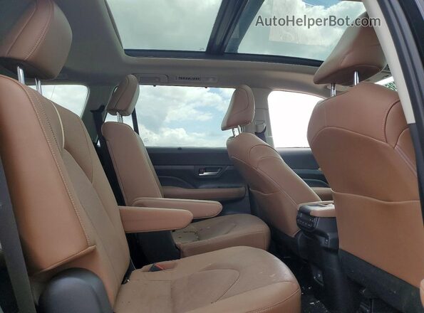 5TDAAAB54SS085070 2025 TOYOTA GRAND Black Rear seats view