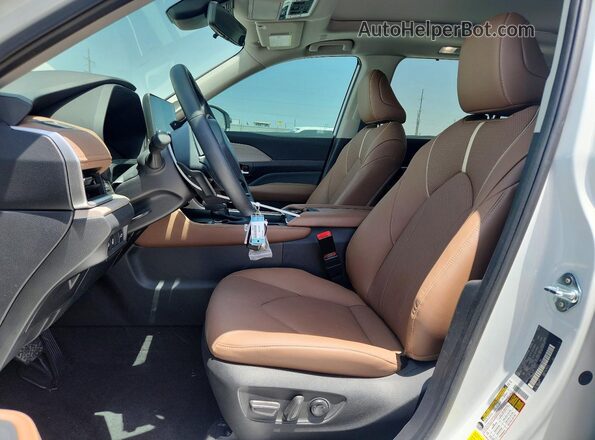 5TDAAAB54TS110129 2026 TOYOTA GRAND White Front interior view