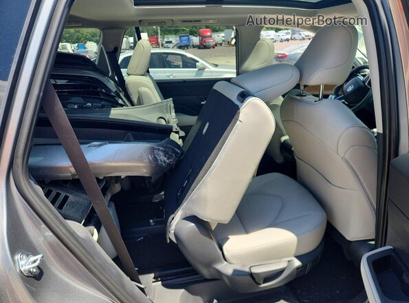 5TDAAAB54TS122944 2026 TOYOTA GRAND Gray Вид задньої частини салону