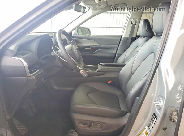 5TDAAAB56SS090464 2025 TOYOTA GRAND Silver Սալոնի դիմացի տեսք