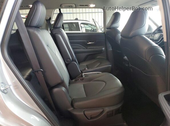 5TDAAAB56SS090464 2025 TOYOTA GRAND Silver Սալոնի հետևի տեսք