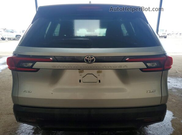 5TDAAAB56SS090464 2025 TOYOTA GRAND Silver Հետևի տեսք