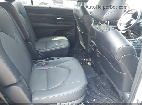 5TDAAAB57RS018666 2024 TOYOTA GRAND HIGHLANDER White Widok naklejki z numerem VIN