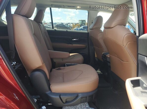 5TDAAAB57TS121982 2026 TOYOTA GRAND Burgundy Vista interior trasera
