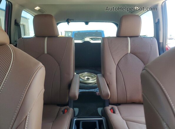 5TDAAAB57TS121982 2026 TOYOTA GRAND Burgundy Vista de los asientos traseros