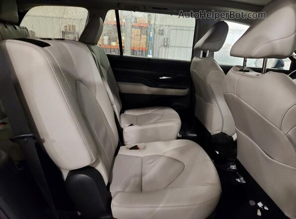 5TDAAAB58TS104589 2026 TOYOTA GRAND Red Widok wnętrza z tyłu