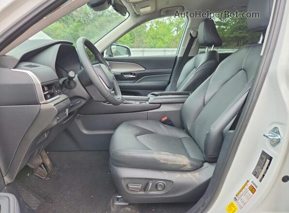 5TDAAAB59RS059610 2024 TOYOTA GRAND White Widok wnętrza z przodu