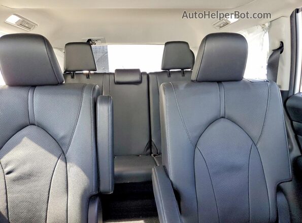 5TDAAAB5XRS041973 2024 TOYOTA GRAND White Vista de los asientos traseros