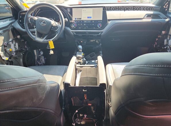 5TDAAAB68RS001027 2024 LEXUS TX Silver Widok deski rozdzielczej