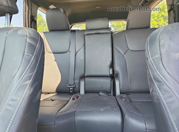 5TDAAAB68RS001027 2024 LEXUS TX Silver Widok tylnych siedzeń