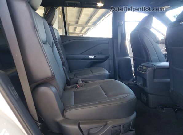 5TDABAB62TS019494 2026 LEXUS TX Белый Вид задней части салона