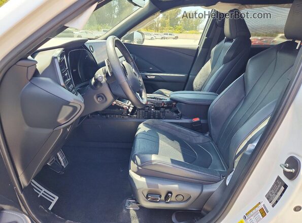 5TDABAB6XRS001835 2024 LEXUS TX Белый Вид салона спереди