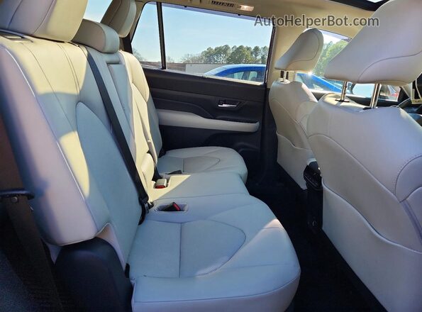 5TDACAB52RS014096 2024 TOYOTA GRAND Red Rear interior view