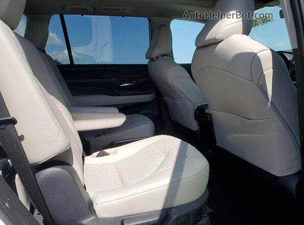 5TDACAB54TS071715 2026 TOYOTA GRAND White Rear interior view